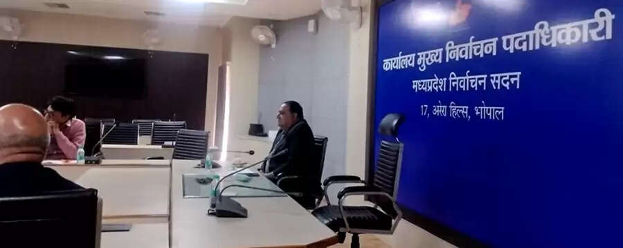 मध्य प्रदेश में मतदाता सूची पुनरीक्षण कार्य की समीक्षा, कार्य की गति को बढ़ाने के निर्देश