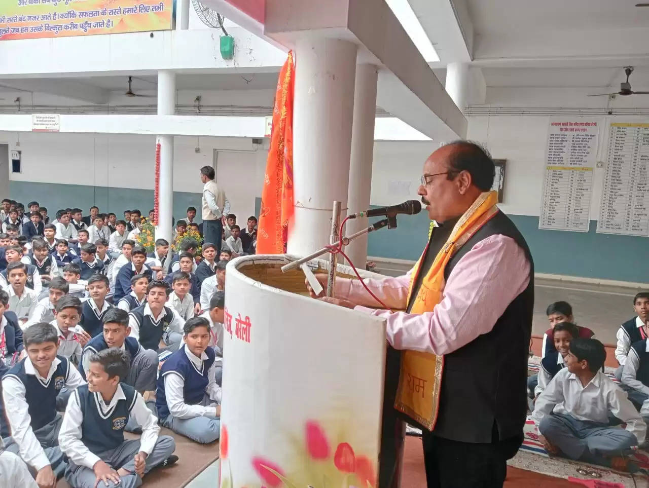 शिक्षा सेवा चयन आयोग के सदस्य डॉ राधाकृष्णन दीक्षित का बरेली में जोरदार स्वागत