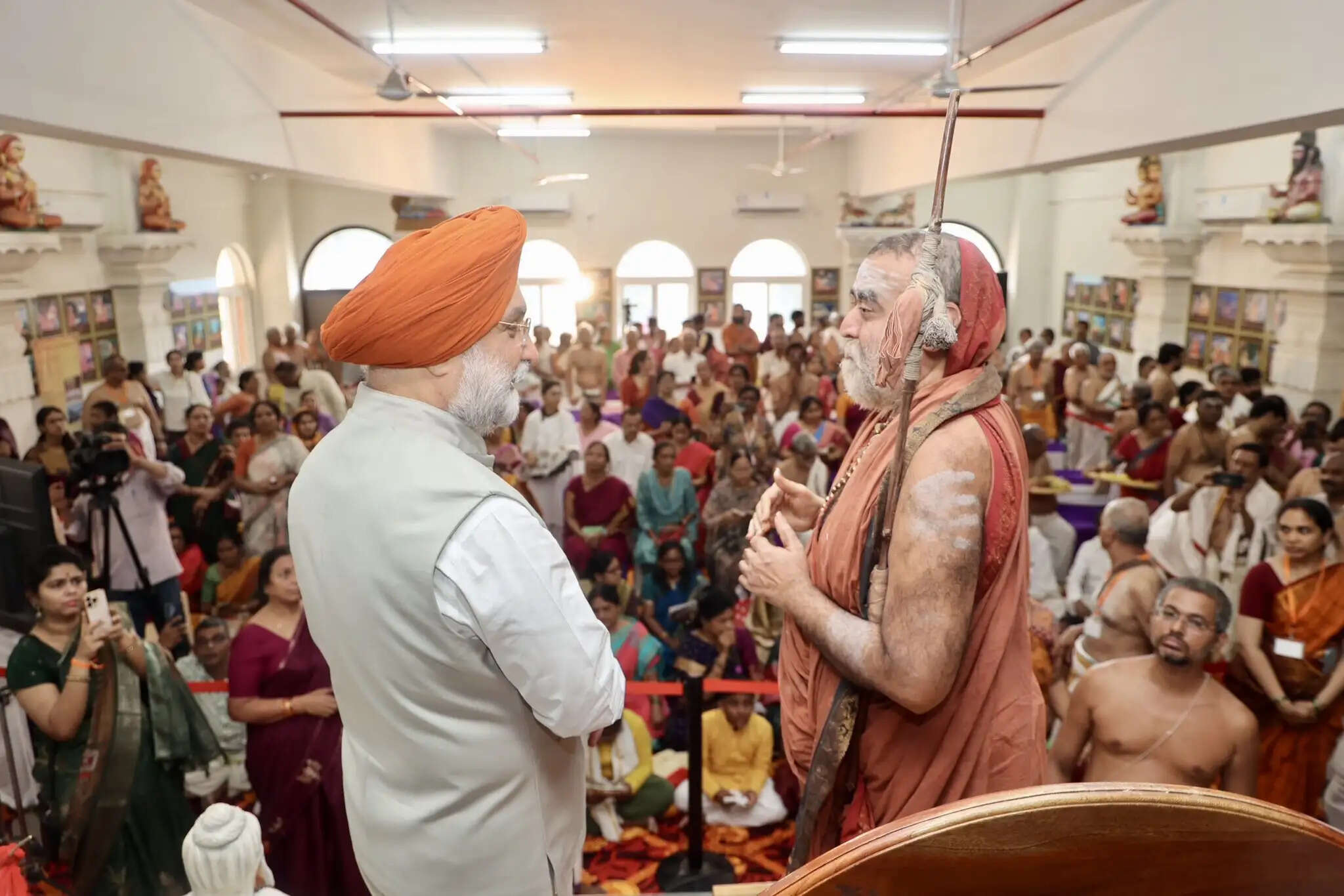 उपराज्यपाल पहुंचे आरके पुरम स्थित ‘कांची कामकोटी पीठम सांस्कृतिक केंद्र’