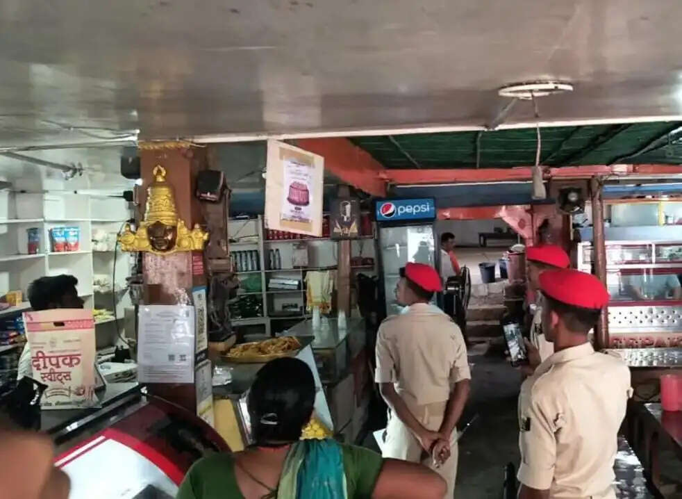 भीमनगर में मिठाई दुकानों पर छापेमारी, तीन गैस सिलेंडर जब्त