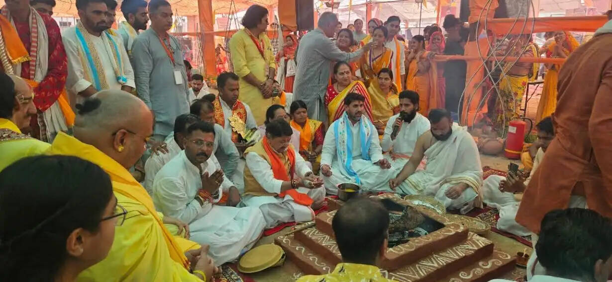 मंदसौर : यज्ञ से ही हमारी सनातन परंपरा सुदृढ़ है : मंत्री कैलाश विजयवर्गीय