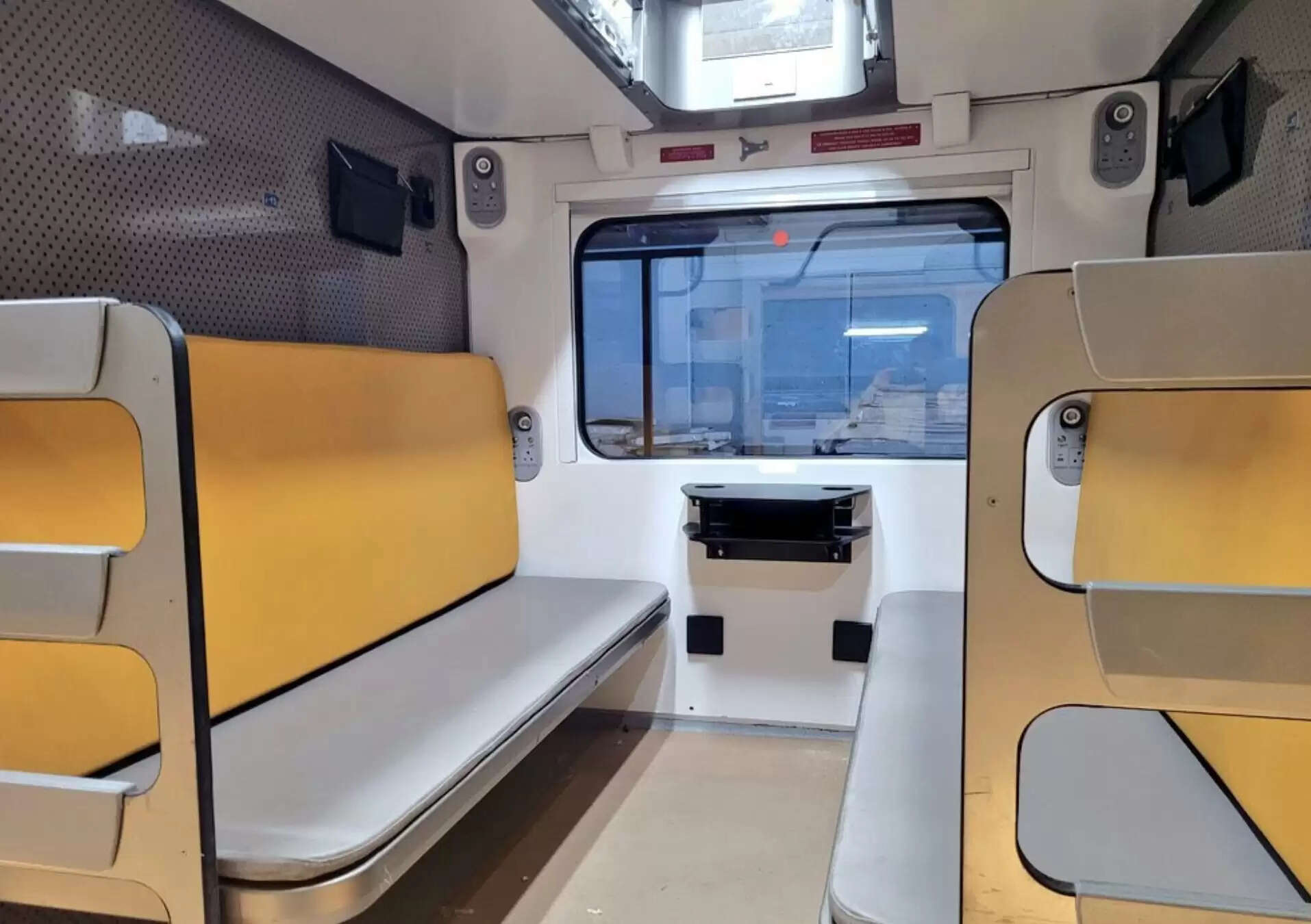 वंदे भारत स्लीपर का किराया तय, हावड़ा से कामाख्या का किराया 2,299 रुपये