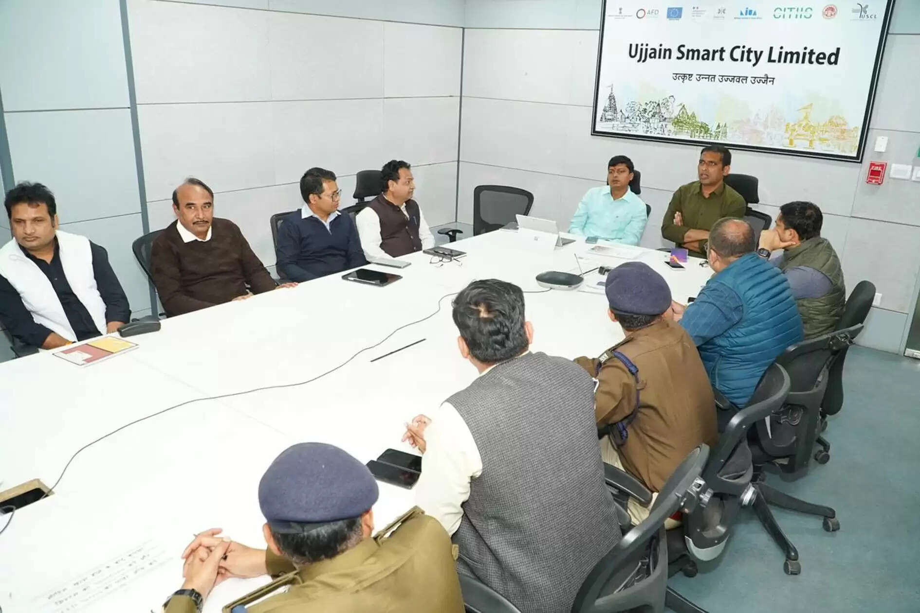 उज्जैनः सिंहस्थ मेला अधिकारी ने की सिंहस्थ कार्यों की समीक्षा