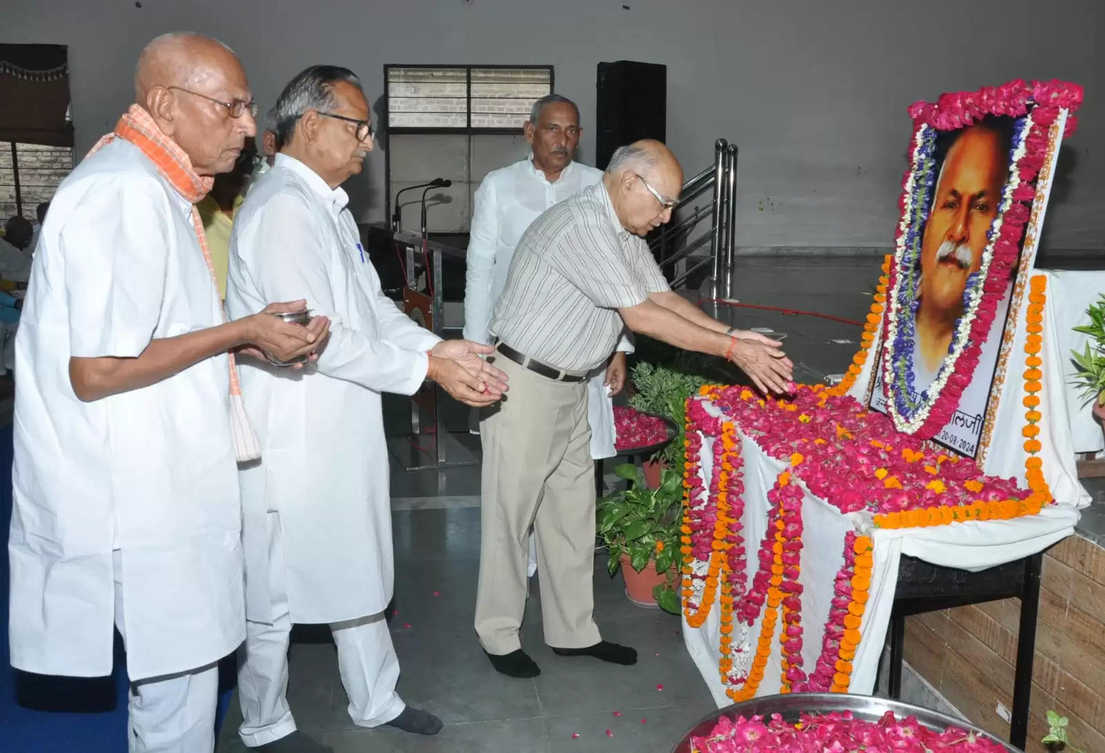 बालजी का स्वभाव नारियल की भांति बाहर से कठोर और अंदर से मुलायम था : स्वान्त रंजन