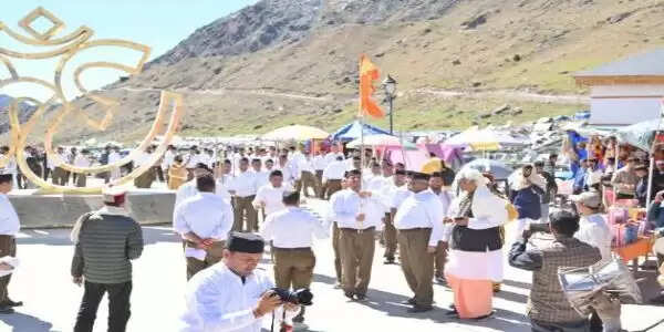 बाबा केदारनाथ धाम में पहली बार स्वयंसेवकाें का पथ संचलन