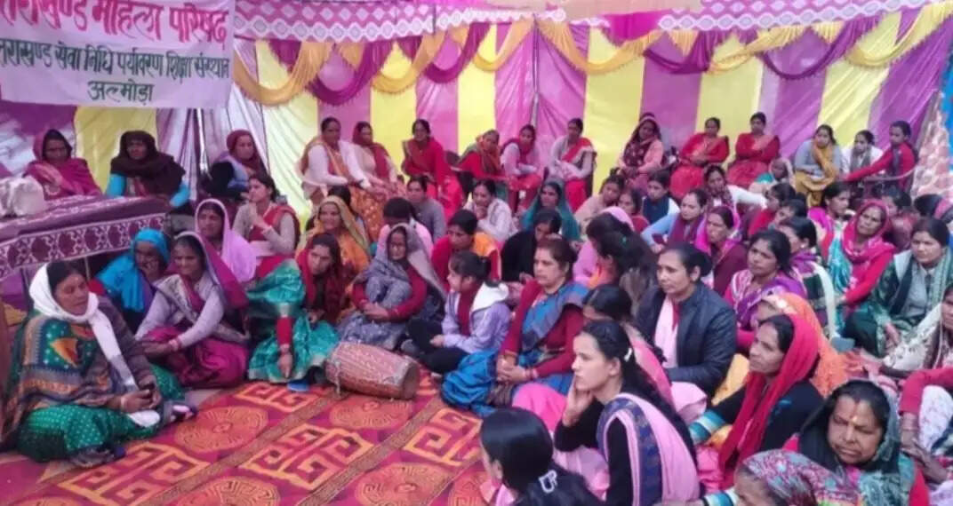 पाटी के तोली गांव में महिला सम्मेलन, आत्मनिर्भरता और स्वरोजगार पर जोर