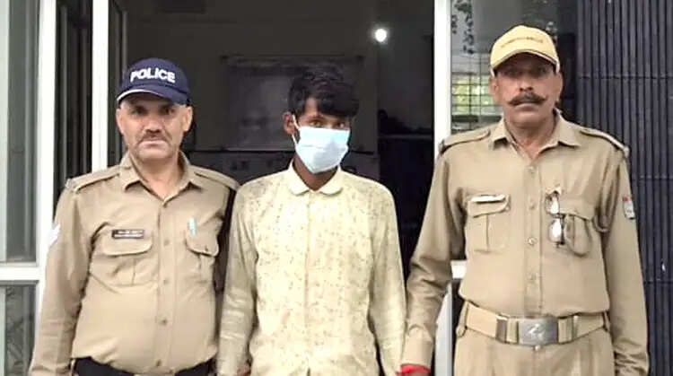 नाबालिग से दुष्कर्म का आरोपित गिरफ्तार, वीडियो वायरल करने का भी आरोप