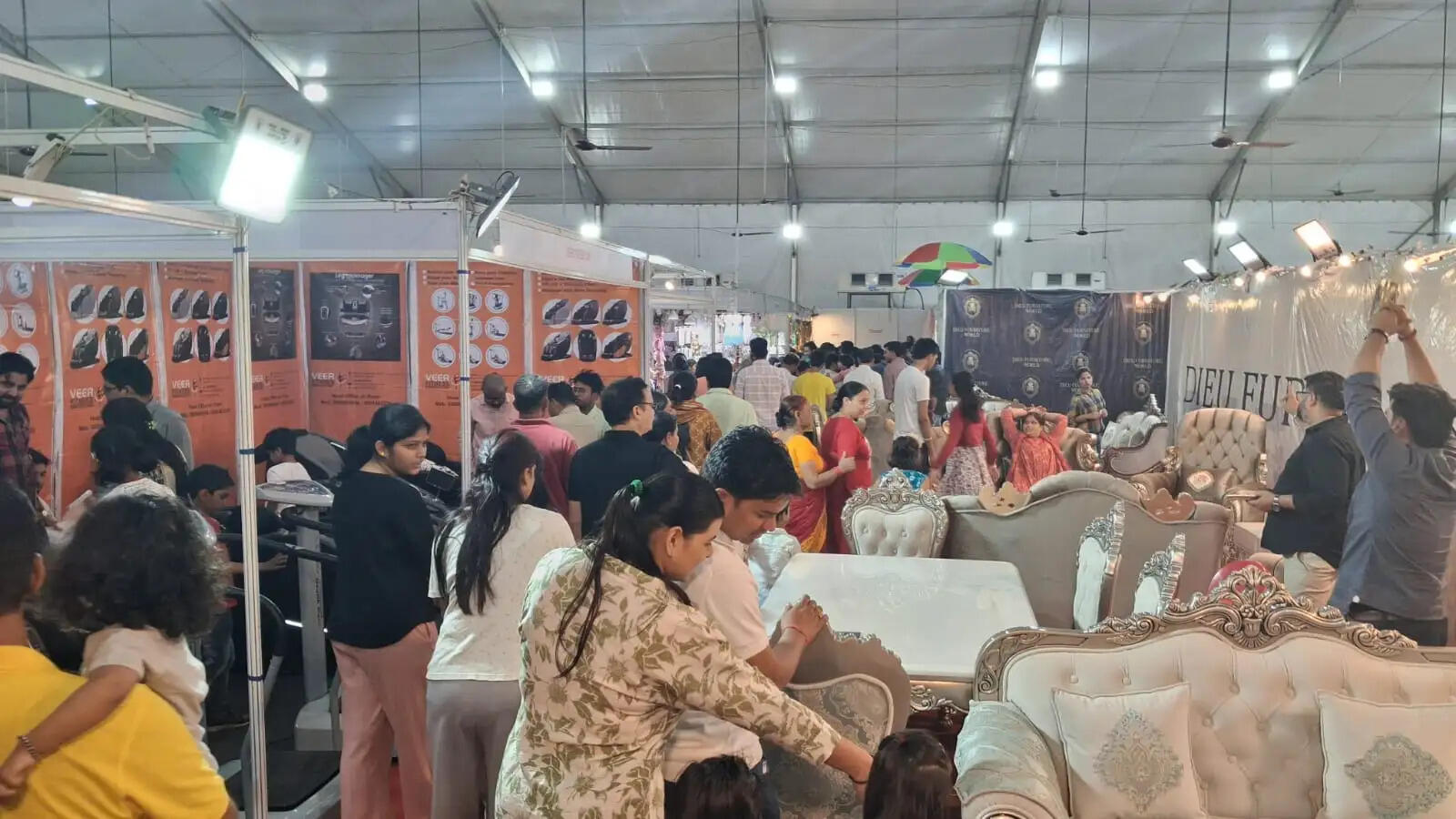 मेगा ट्रेड फेयर में ऑफर्स और भीड़ से गुलजार रहा मोरहाबादी, समापन छह को