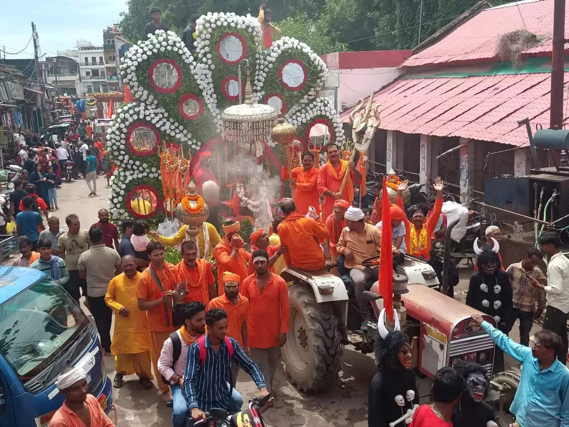 धूमधाम से निकली बोल बम कांवरिया संघ की शोभा यात्रा