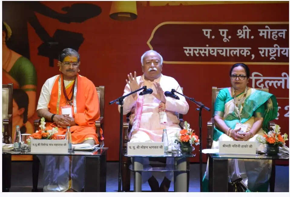 पारंपरिक मूल्यों का अभाव दूर करने के लिए महिलाओं के साथ पुरुषों का भी प्रबोधन जरूरी - मोहन भागवत