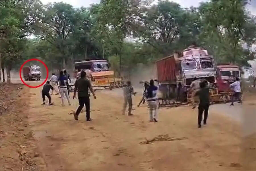 तेज रफ्तार ट्रक ने मासूम बच्चे काे रौंदा ,मौत