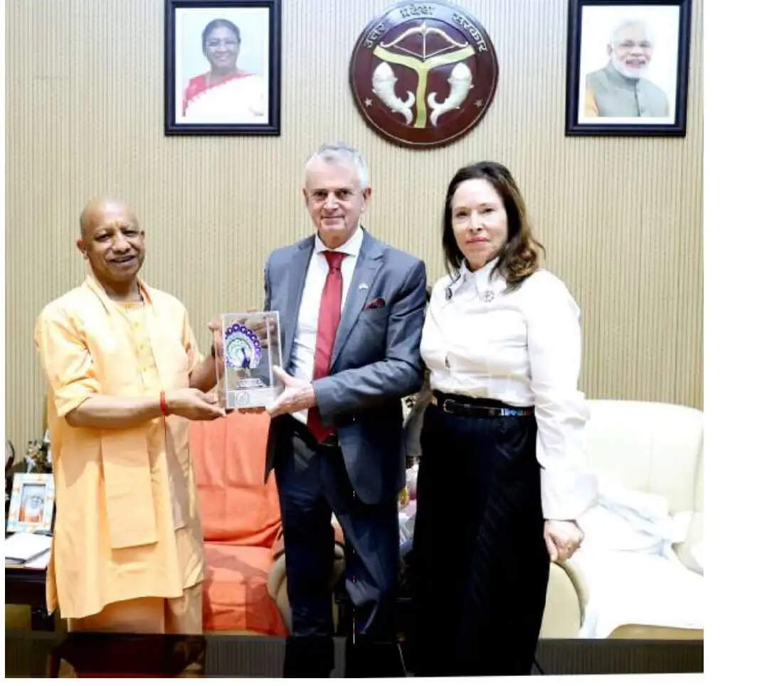 मुख्यमंत्री योगी से कनाडा के उच्चायुक्त ने की मुलाकात, यूपी में निवेश एवं टेक्नोलॉजी सहयोग पर जोर