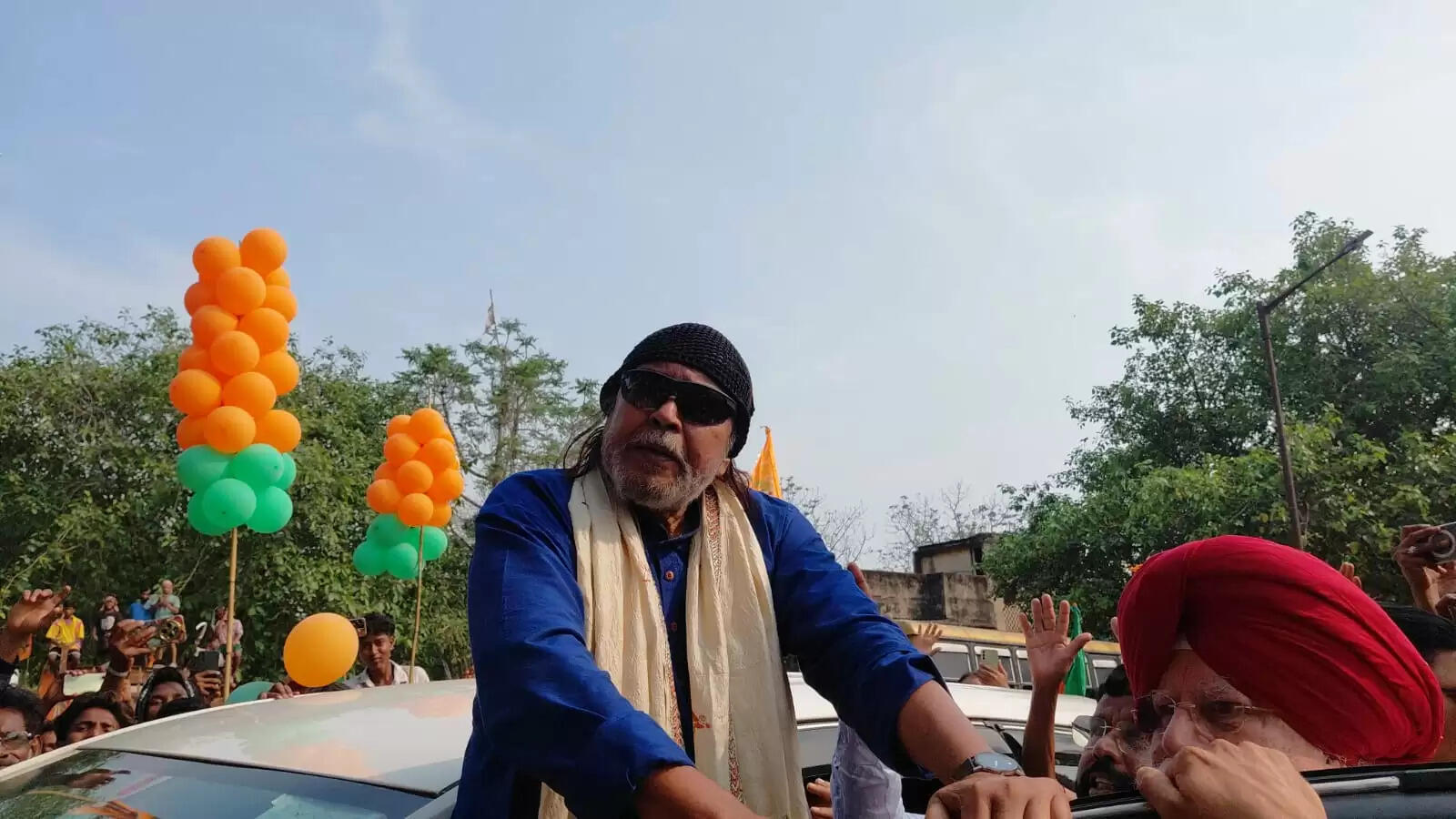 मिथुन चक्रवर्ती ने कुल्टी व दुर्गापुर में किया रोड शो, कहा - ममता बनर्जी को अपनी हार का अंदेशा हो चुका है