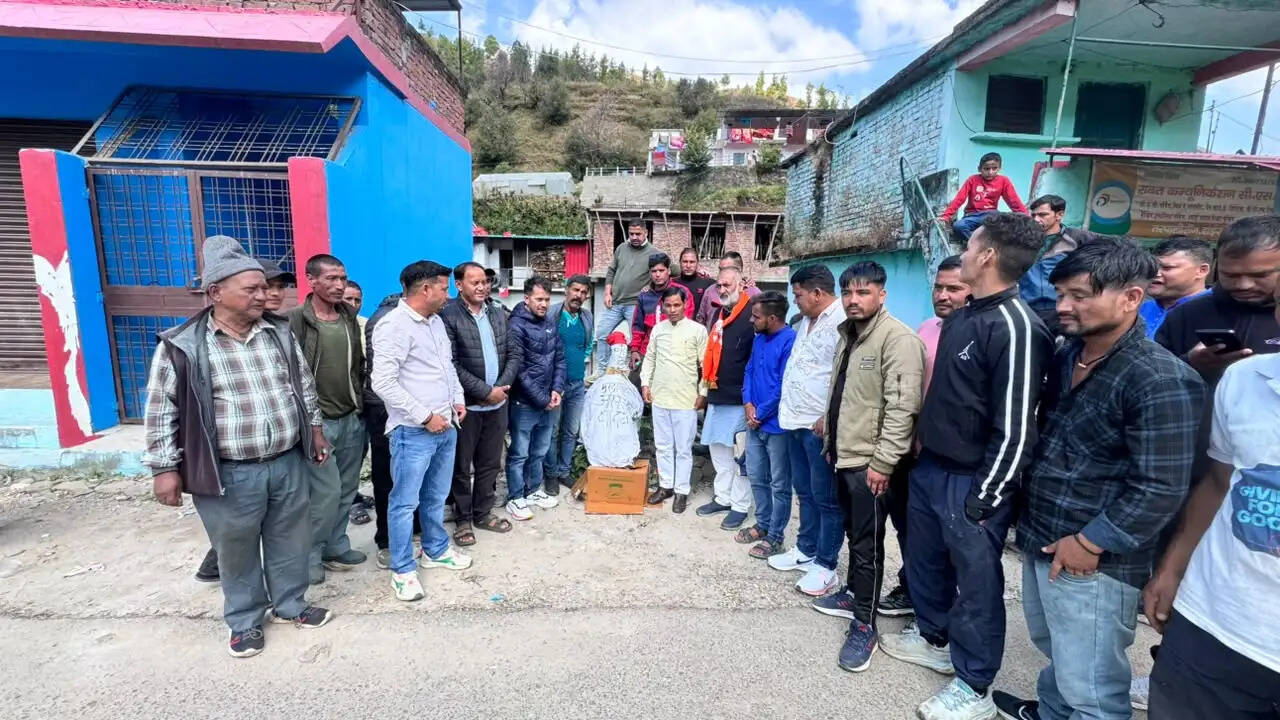 अखिलेश यादव के बयान के विरोध में तरपालीसैंण में भाजपा युवा मोर्चा ने फूंका पुतला