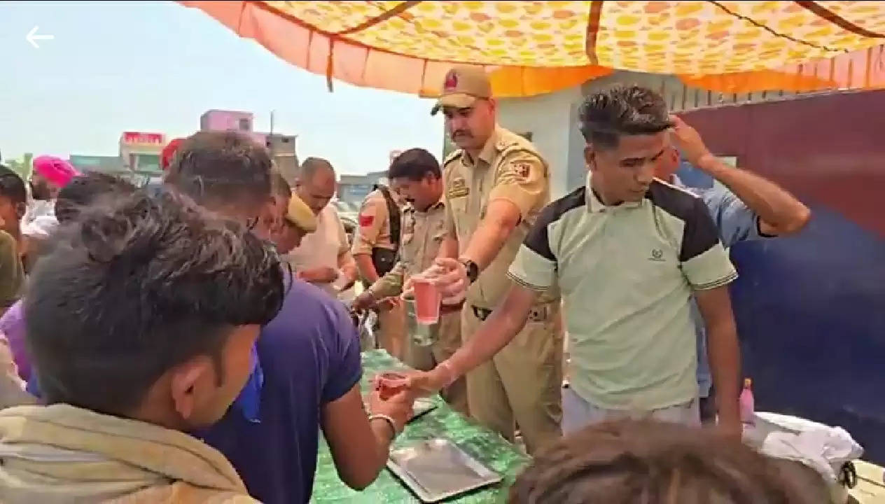 ठंडे पानी की छबील लगाकर शांति और भाईचारे का दिया संदेश