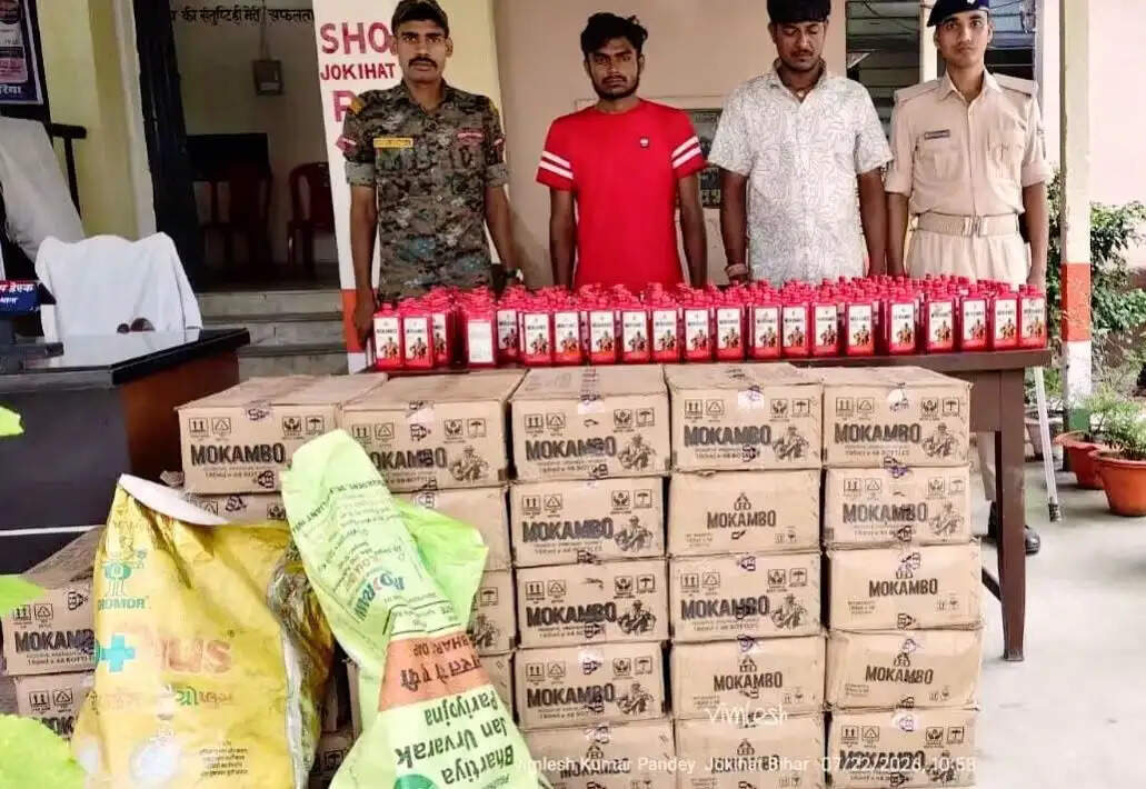 ट्रक पर लोड विदेशी शराब के साथ चालक और खलासी गिरफ्तार