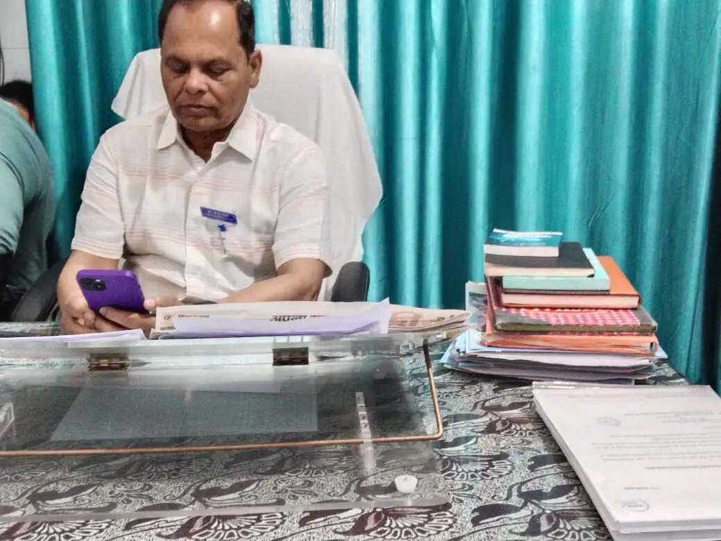 सिविल सर्जन का औचक निरीक्षण, दो उप स्वास्थ्य केंद्रों में डॉक्टर मिले अनुपस्थित