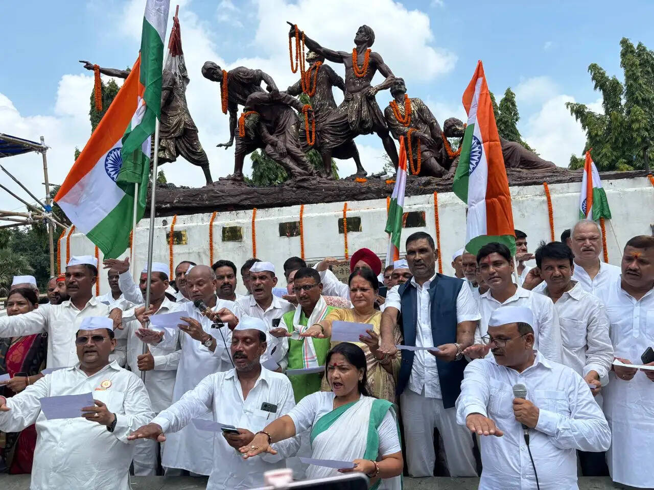 भारत छोड़ो आंदोलन की 84 वीं वर्षगांठ पर कांग्रेस ने शहीदों को किया नमन
