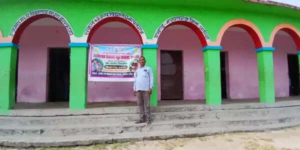 आरोप पत्र गठित के बावजूद आरोपित शिक्षक पर नहीं हुई निलंबन की कार्रवाई