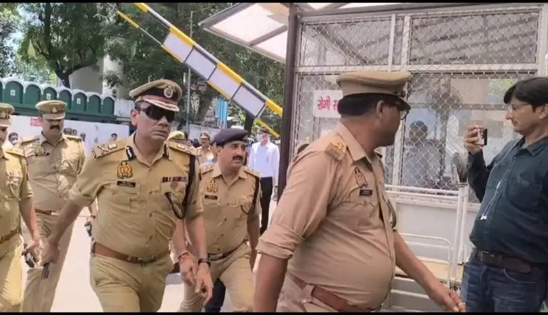 लखनऊ आग हादसे में एसआईटी ने जांच शुरू की, केजीएमयू पहुंची टीम