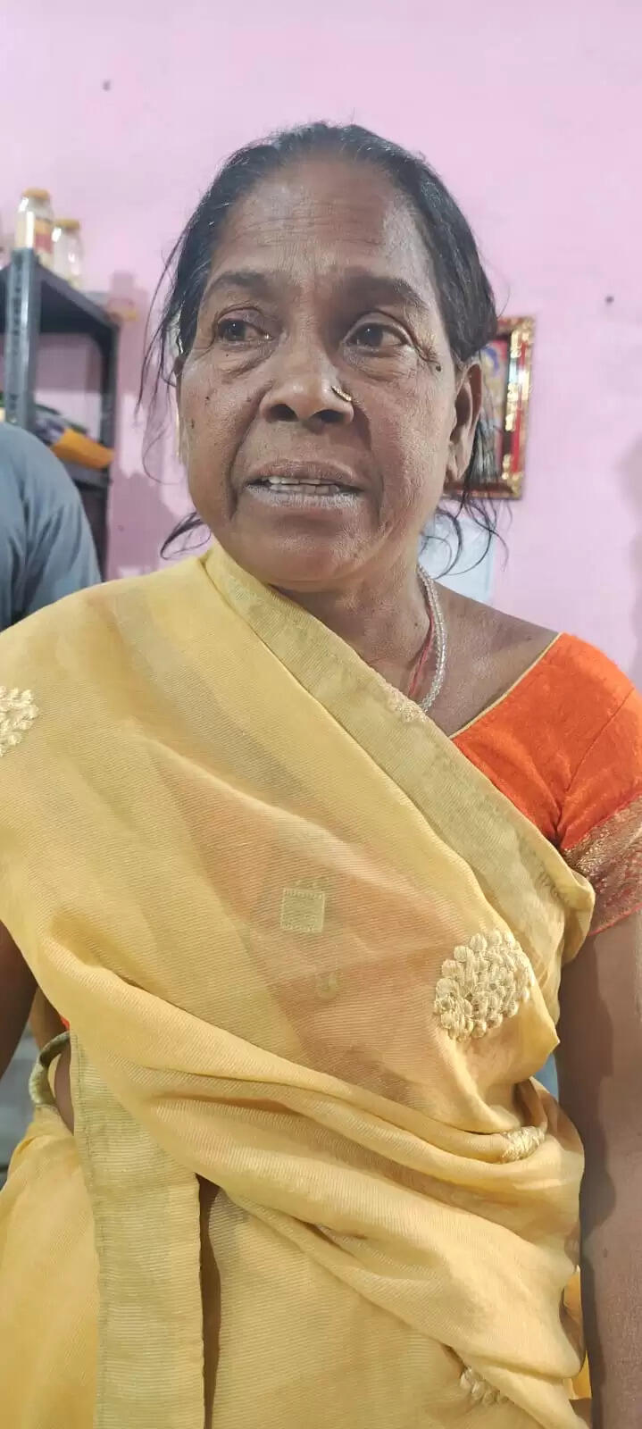 अपराधी सफाईकर्मी के ले उड़े एक लाख