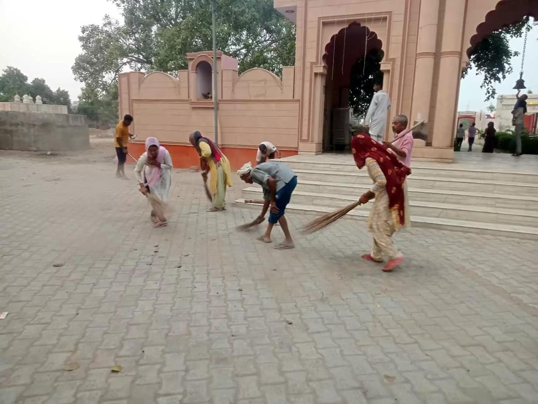 हिसार : श्रमदान कर किरतान में चलाया सफाई अभियान