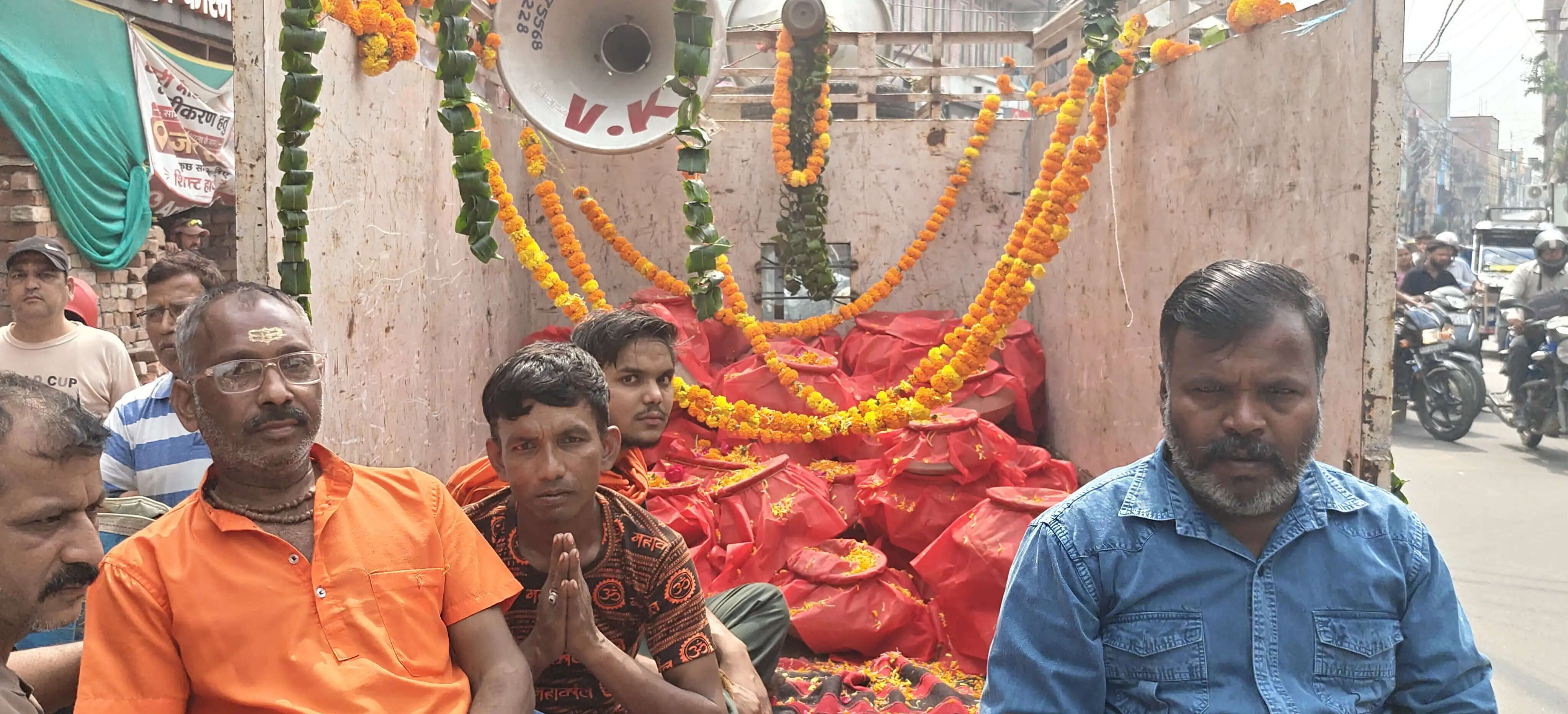 मुरादाबाद में 182 लावारिस हिंदू मृतकों की अस्थियों का विसर्जन ब्रजघाट में किया