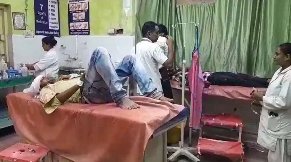 पीपरछेड़ी में बलवा, दो गुटों के बीच जमकर मारपीट