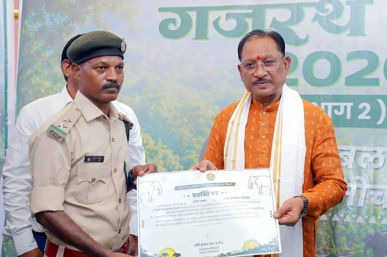 मुख्यमंत्री&nbsp;विष्णुदेव साय ने ‘गजरथ यात्रा’ पुस्तक का किया विमोचन