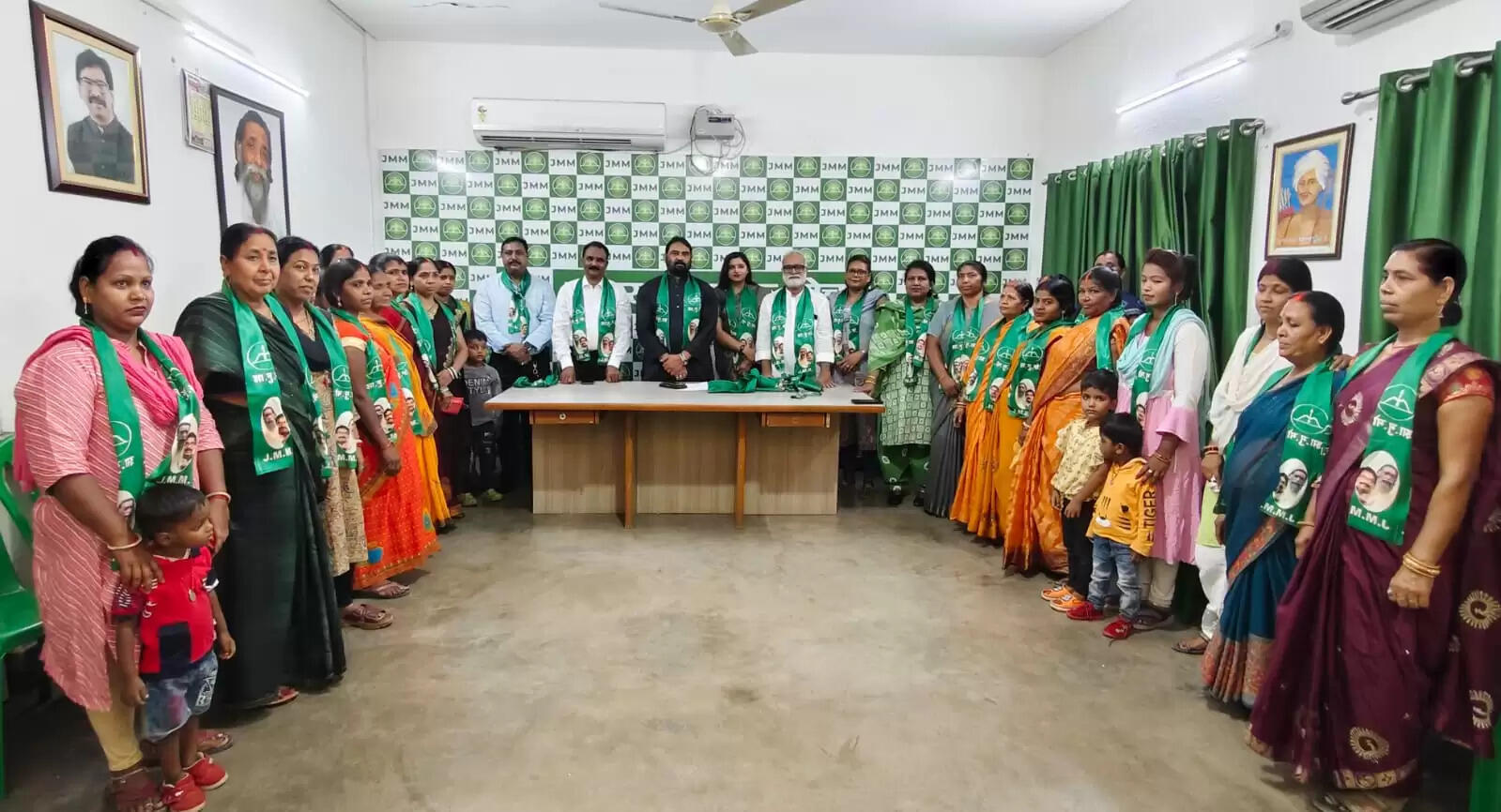 भाजपा की अंकिता वर्मा सहित कई महिलाएं झामुमो में शामिल