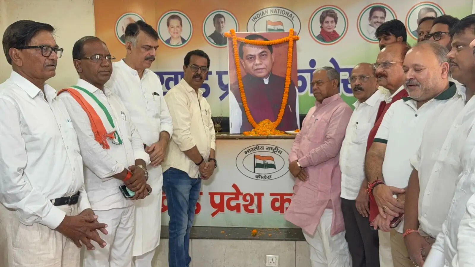 कांग्रेसजनों ने पूर्व मंत्री राजेंद्र सिंह की पुण्यतिथि पर दी श्रद्धांजलि