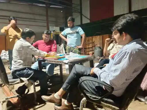 सीहोर:&nbsp;प्रतिबंध के बाद भी बन रहा था एनालॉग पनीर, डेयरी से 25 क्विंटल जब्त,&nbsp;खाद्य सुरक्षा विभाग&nbsp;की&nbsp;बड़ी कार्रवाई