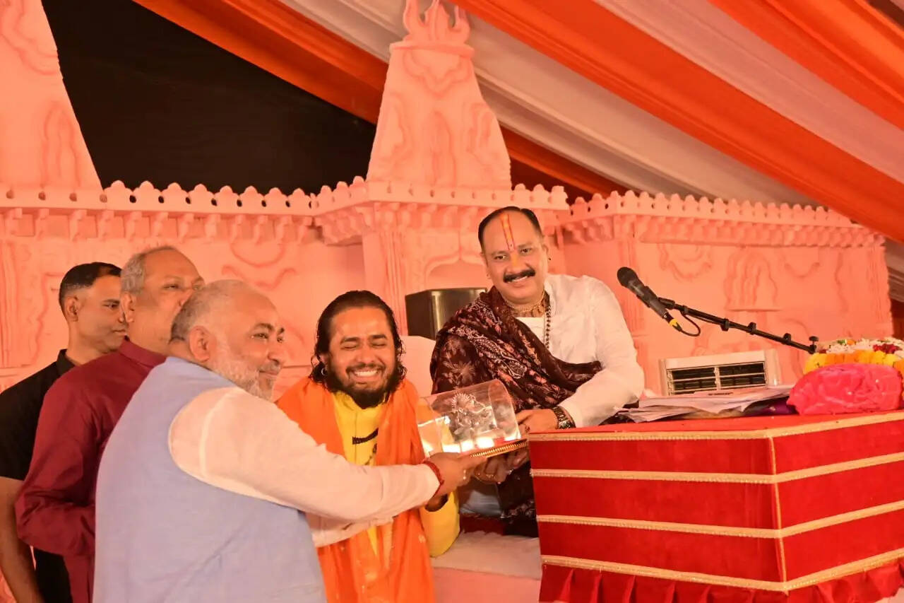 बलिया में प्रदीप मिश्र की सात दिवसीय शिव महापुराण कथा का समापन