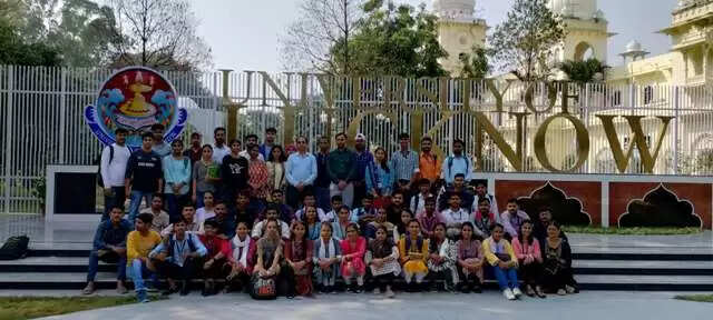 सामाजिक समस्याओं से निपटने के लिए समाज कार्य विषय को व्यवसाय के रूप में लेना होगा : प्रो. अनूप