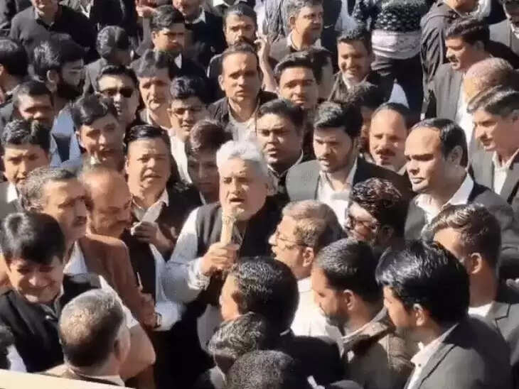 अरावली संरक्षण को लेकर उदयपुर में वकीलों का जोरदार प्रदर्शन, कोर्ट से कलेक्ट्रेट तक निकाली रैली