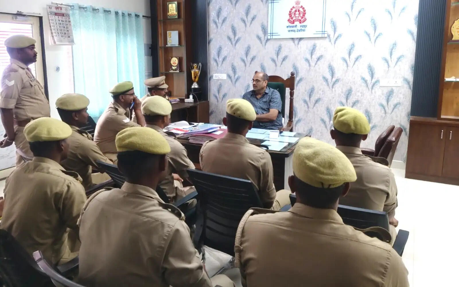 देवरिया: अपर पुलिस अधीक्षक ने एकौना व रुद्रपुर थानों का किया निरीक्षण, रिक्रूट  आरक्षियों की व्यवस्थाओं का लिया जायजा