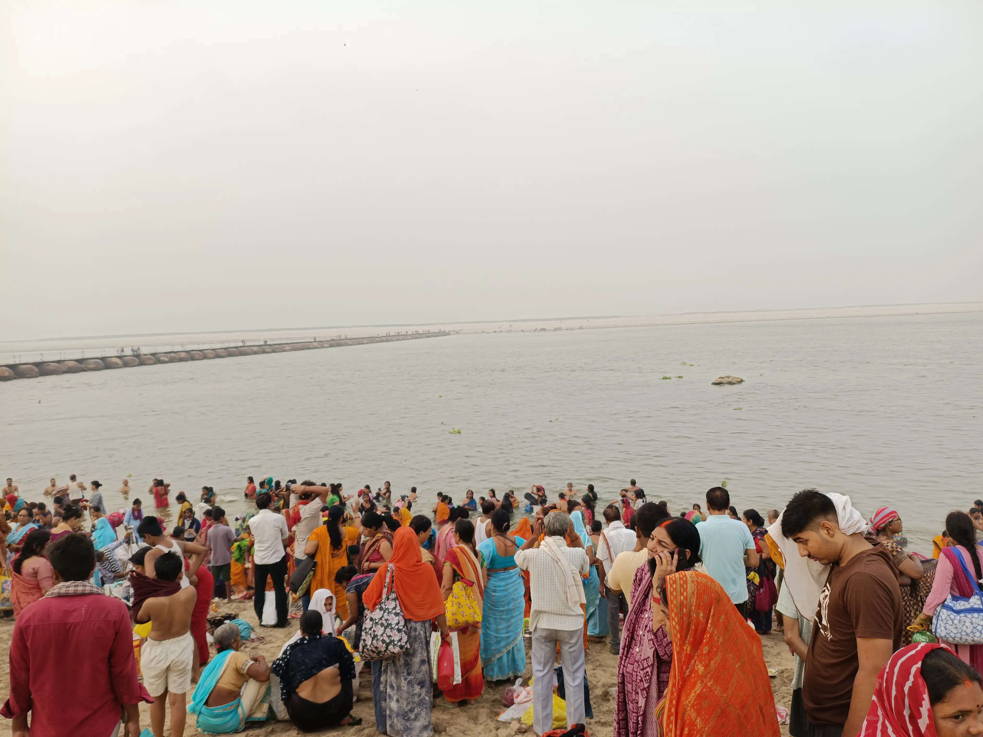 गंगा दशहरा पर बलिया के घाटों पर उमड़ा आस्था का सैलाब