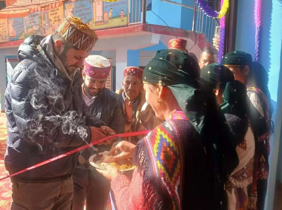 उपायुक्त ने बरोट में किया अपना पुस्तकालय का शुभारंभ, मंडी में बनेगी नई जिला लाइब्रेरी:अपूर्व देवगन