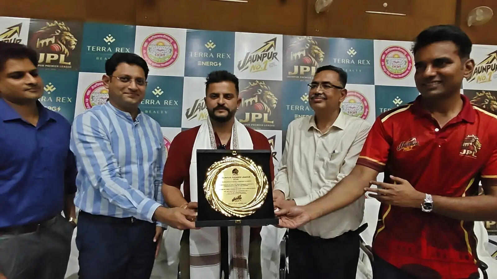 जौनपुर प्रीमियर लीग के समापन पर पहुंचे पूर्व भारतीय खिलाड़ी सुरेश रैना