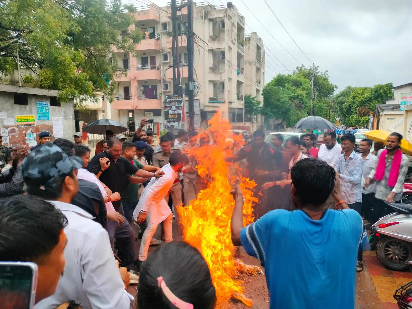 धमतरी : दिल्ली में छात्रों पर लाठीचार्ज के विरोध में एनएसयूआई ने किया प्रदर्शन