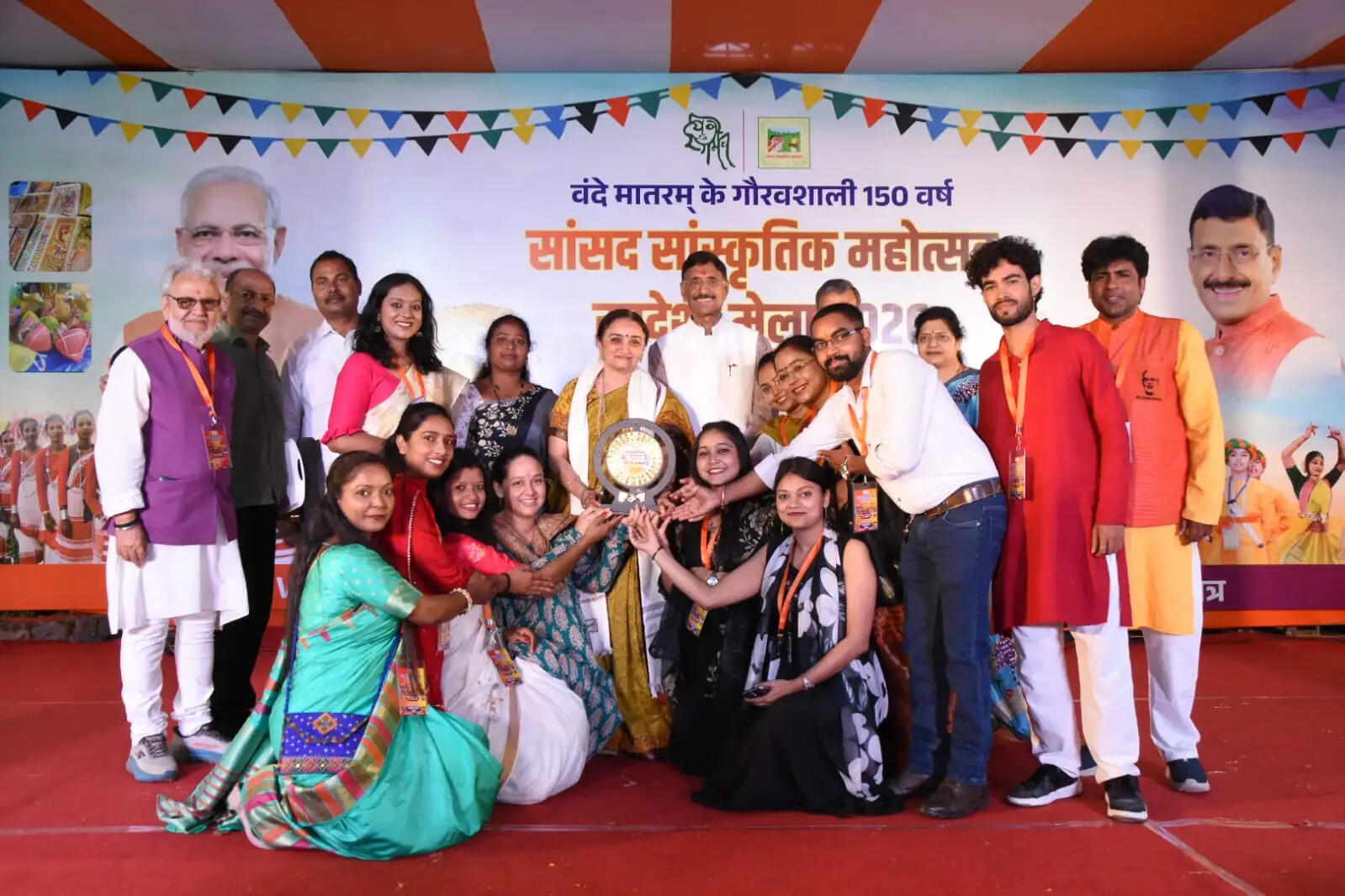 सांसद सांस्कृतिक महोत्सव सह स्वदेशी मेला में हजारों लोगों ने किया भ्रमण