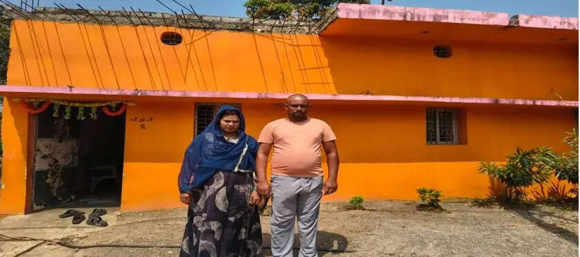 प्रधानमंत्री आवास योजना से नवेद मनहर के परिवार को मिला पक्का आशियाना