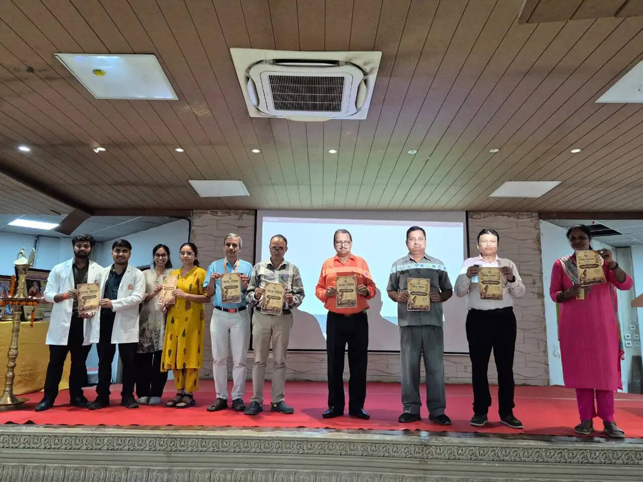 संस्कृत और आयुर्वेद भारतीय ज्ञान परंपरा की अमूल्य धरोहर : डॉ. एसएन सिंह*