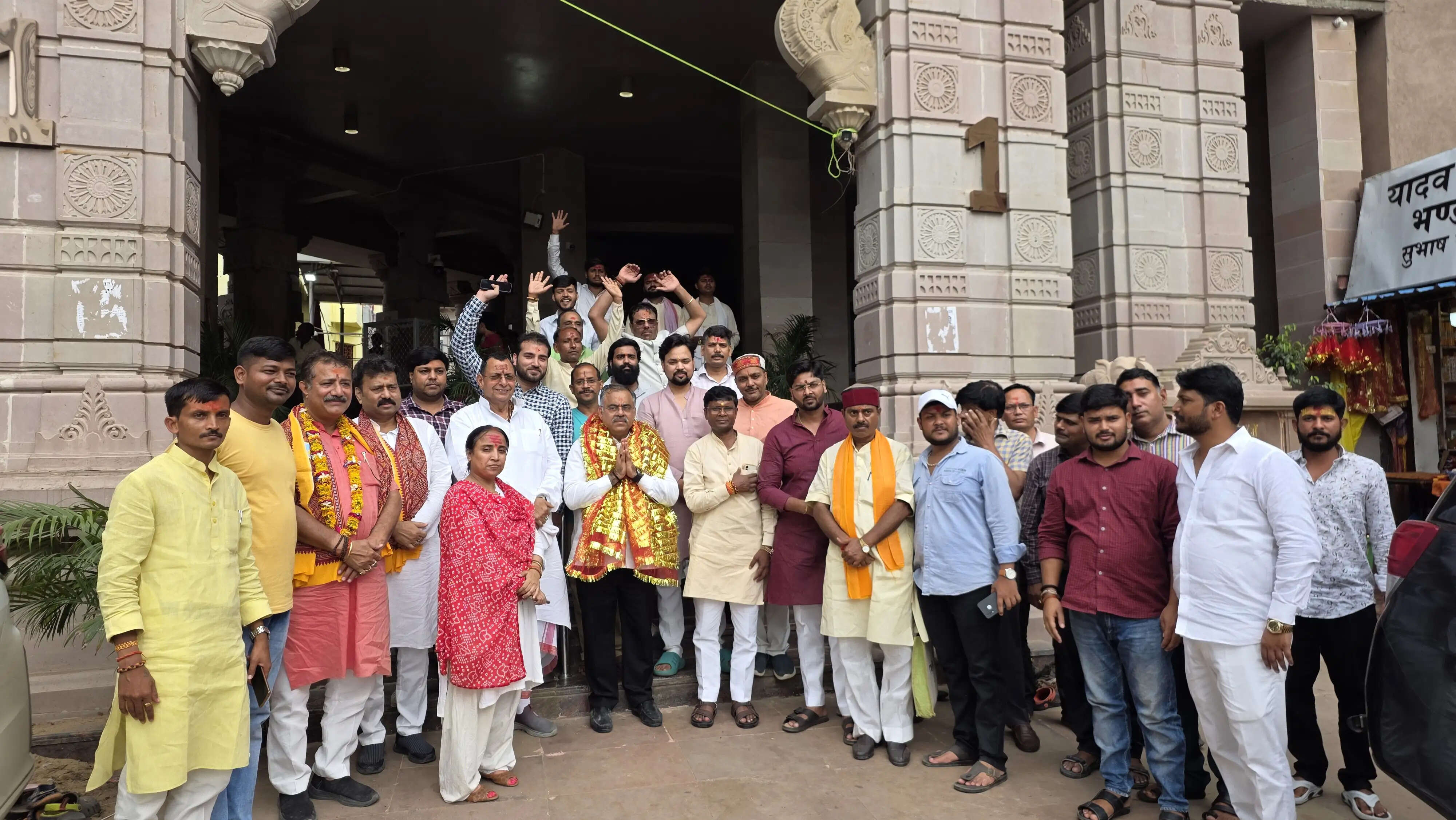 भाजपा के राष्ट्रीय महासचिव तरुण चुघ ने मां विंध्यवासिनी का किया दर्शन-पूजन