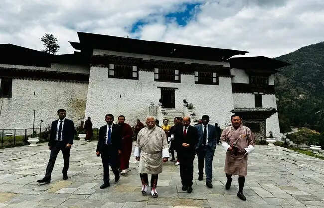मनोहर लाल ने बुनियादी ढांचे और विकास सहयोग पर महत्वपूर्ण बैठकें कीं, भूटान के सांस्कृतिक स्थलों का किया दौरा