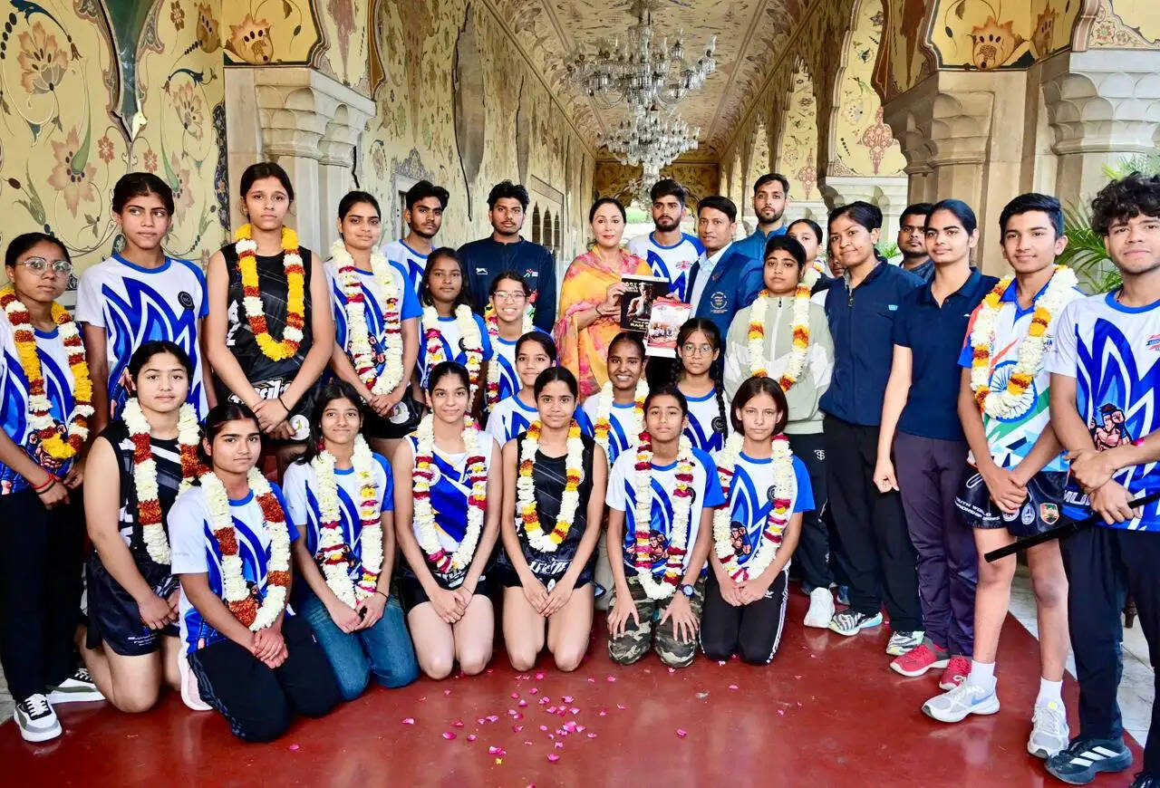 अंतरराष्ट्रीय महिला दिवस पर मुएथाई खिलाड़ियों ने उपमुख्यमंत्री दीया कुमारी से की मुलाकात