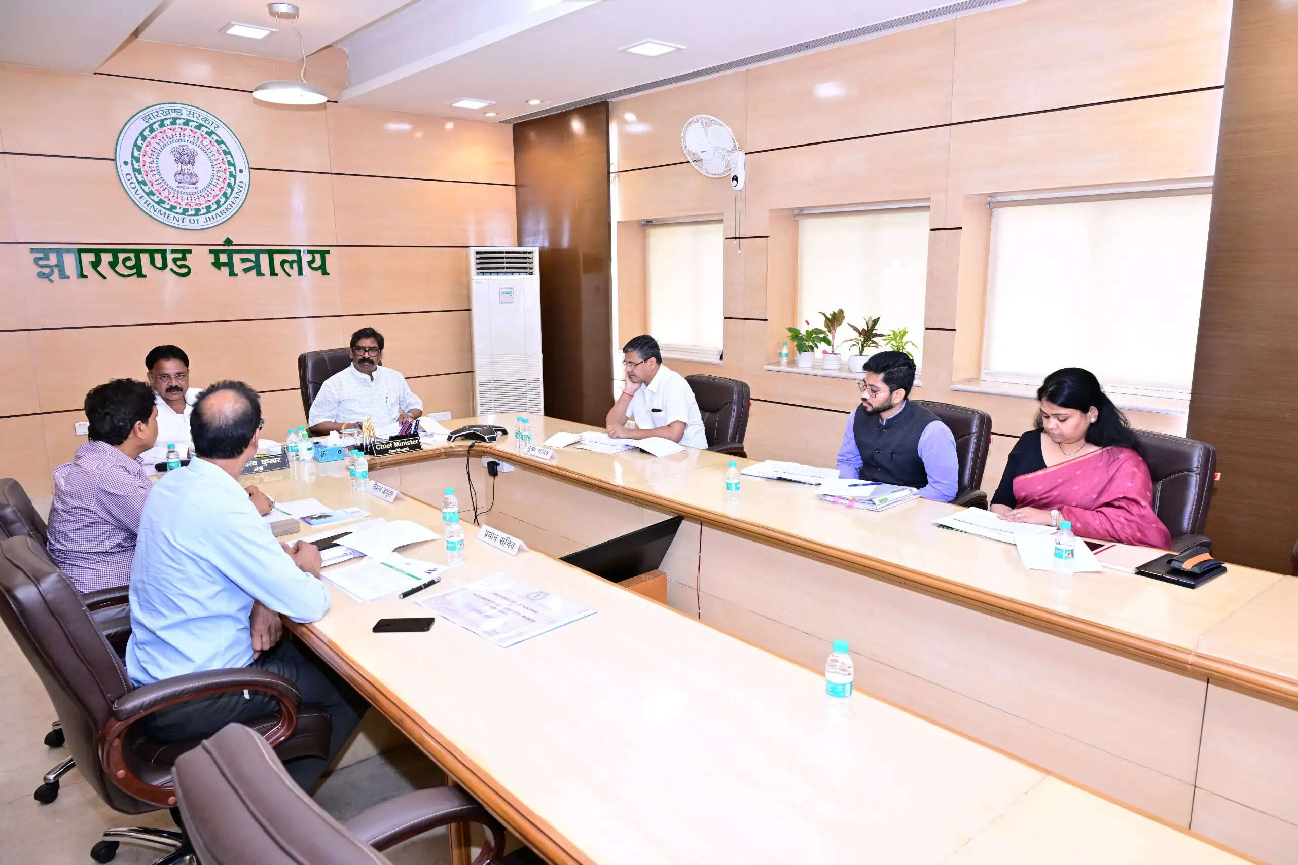 नदी और अन्य जलस्रोत क्षेत्रों से हटवायें अतिक्रमण : मुख्यमंत्री