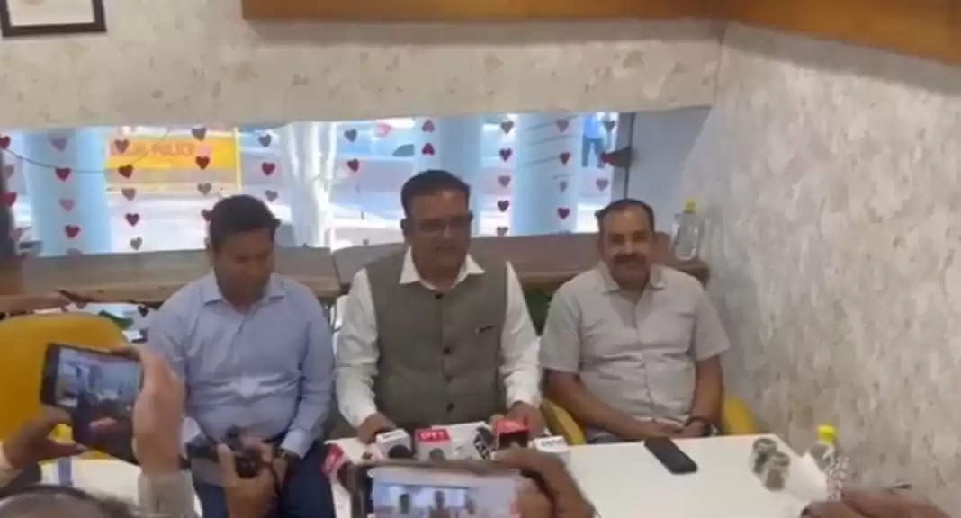 दिल्ली सरकार के मंत्री राजकुमार आनंद ने दिया इस्तीफा, पार्टी भी छोड़ी