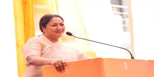 दिल्ली सरकार ई-कैबिनेट प्रणाली करेगी लागू, मुख्यमंत्री ने की विशेषज्ञों से चर्चा