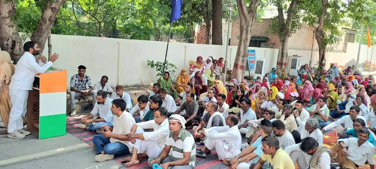 हिसार : जान जोखिम में डालकर शहर को स्वच्छ रखने वालों को हक व सम्मान दे सरकार : बृजलाल बहबलपुरिया